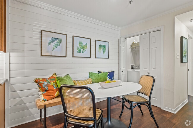 2BR, 1BA - 870SF B1 - FERN CROSSING