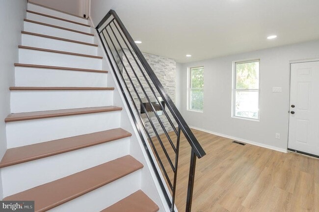 Building Photo - 26 E Abbottsford Ave