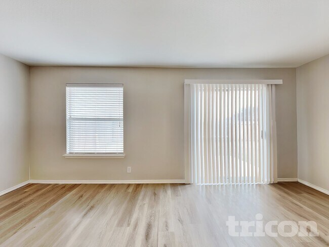 Foto del edificio - 8507 Crinum Lily Dr