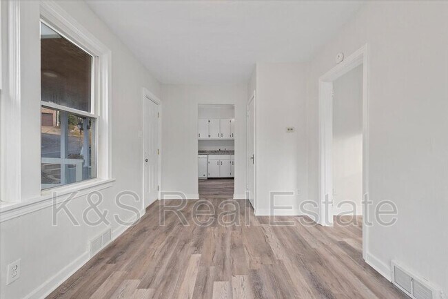Building Photo - 1221 Prospect Ave