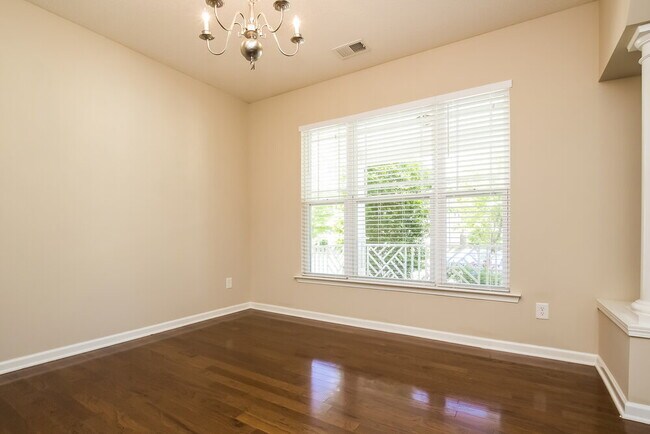 Building Photo - 3404 Silver Stream Way NW