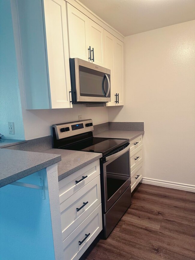 Building Photo - 1BD/ 1BA CONDO WITH 2 PARKING SPACES
