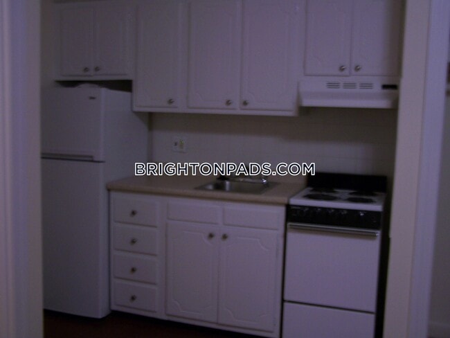 Building Photo - 164 N Beacon St