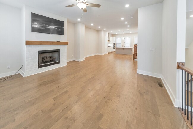 Foto del edificio - 413 Bishop Ln