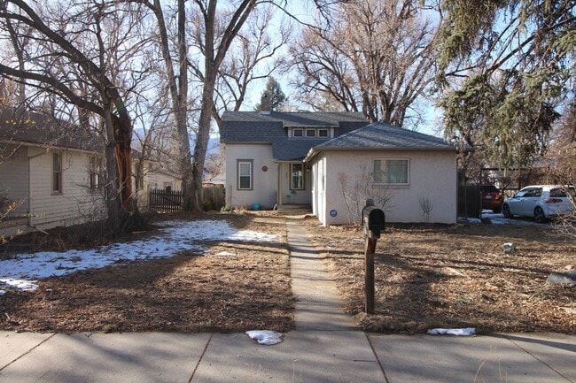 Building Photo - Adorable 3bdrm Downtown Bungalow
