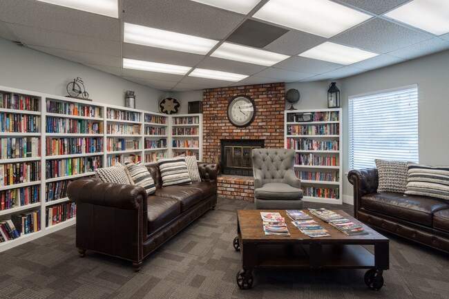 Biblioteca - Creek Park Village 55+ Senior Community
