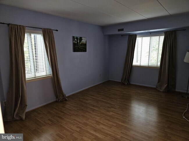 Building Photo - 59102 Delaire Landing Rd
