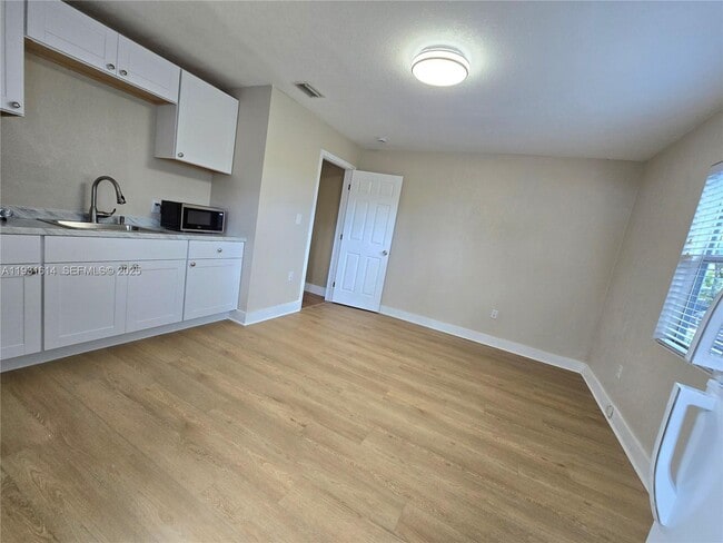 Foto del edificio - 13340 NE 16th Ave