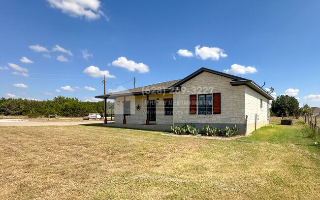 Building Photo - 800 Double File Trce