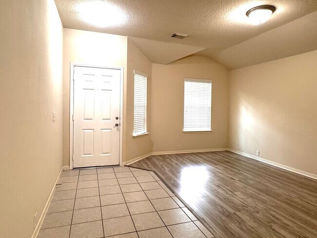 Building Photo - 17327 Shadow Ledge Dr