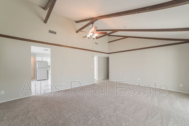 Foto del edificio - 6616 W Vogel Ave