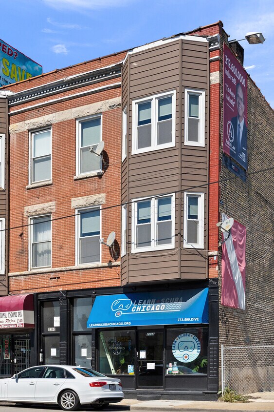Primary Photo - 2338 W Fullerton Ave