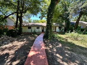 Building Photo - 1616 Aldridge Dr