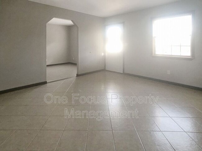 Building Photo - 415 E Church St