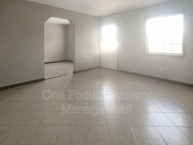 Foto del edificio - 415 E Church St