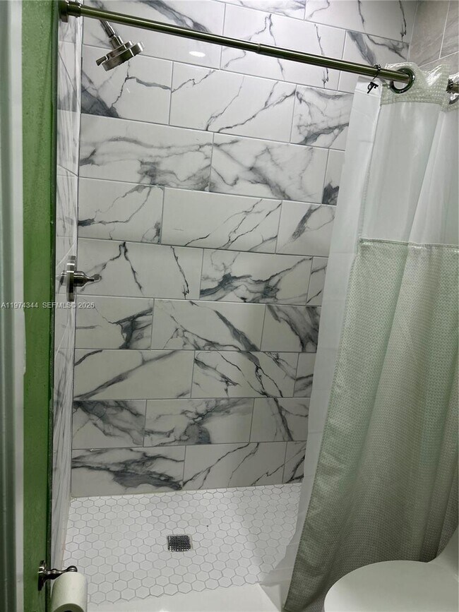 Foto del edificio - 1871 NW 63rd Ave