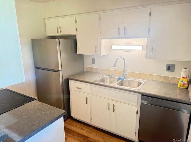 Foto del edificio - 9255 E Lehigh Ave