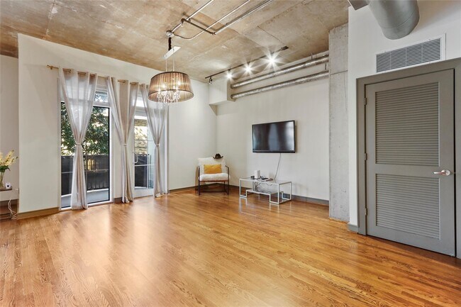 Foto del edificio - 1616 Fountain View Dr