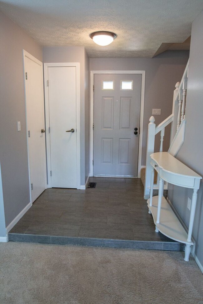Building Photo - 5017 Shady Oak Dr