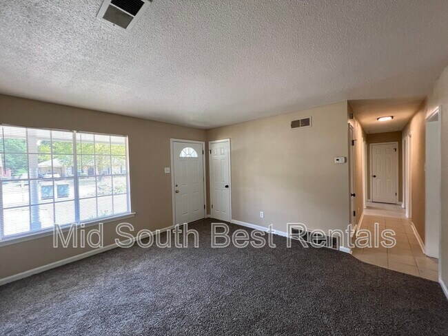 Foto del edificio - 4893 Bradford Dr
