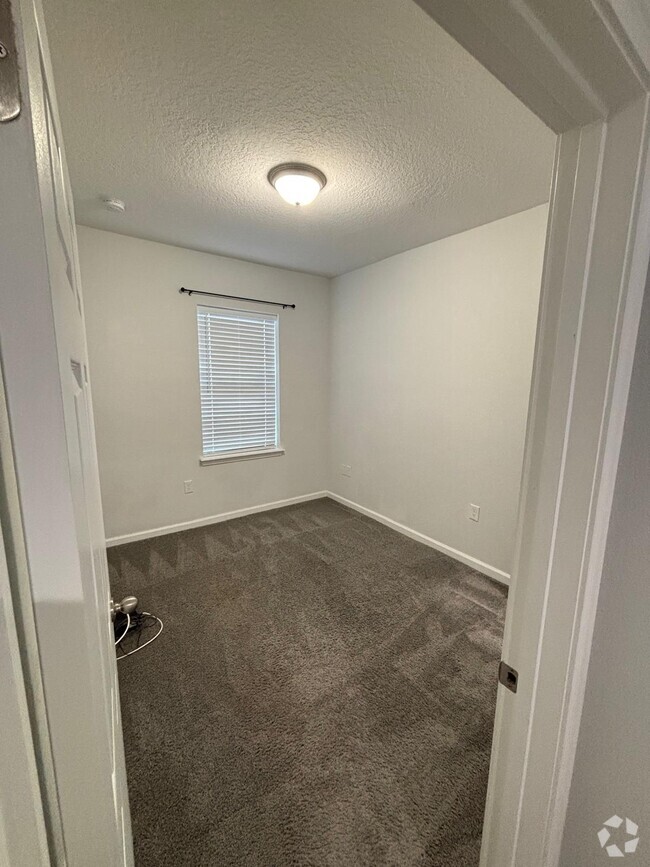 Building Photo - 900 Lakefront Village Dr