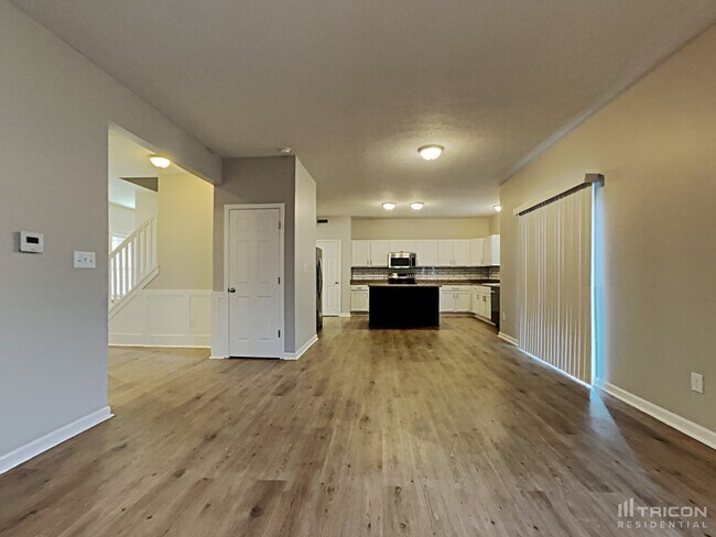 Building Photo - 1618 Huntzinger Blvd