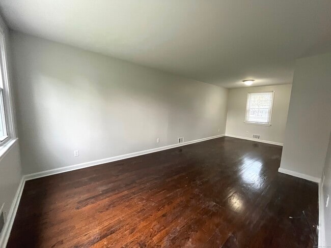 Building Photo - 112 Brookside Cir