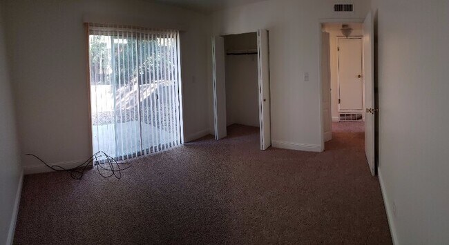 Building Photo - Large 1 Bed 1 bath Northwest Reno, U.N.R.