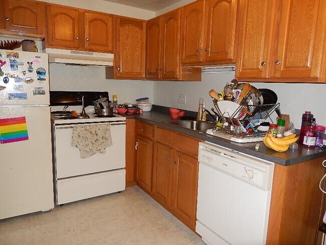 Building Photo - 76 Porter St