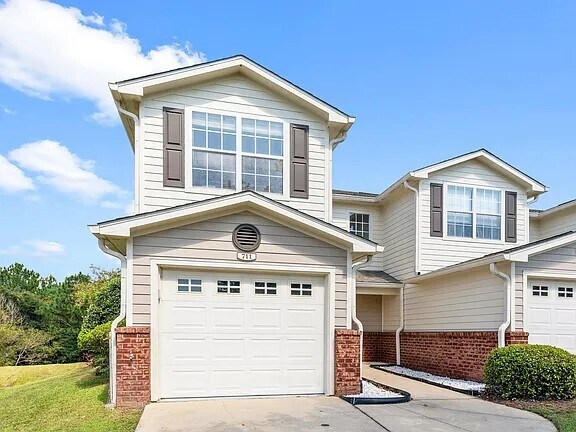 Building Photo - 711 Majestic Dr