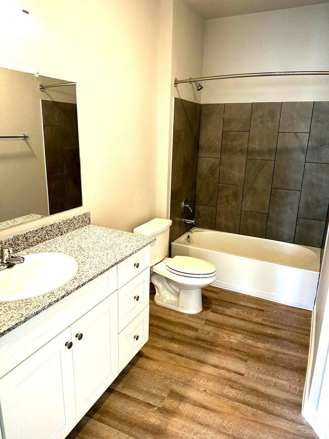 Foto del edificio - 1051 N Farm to Market 1660