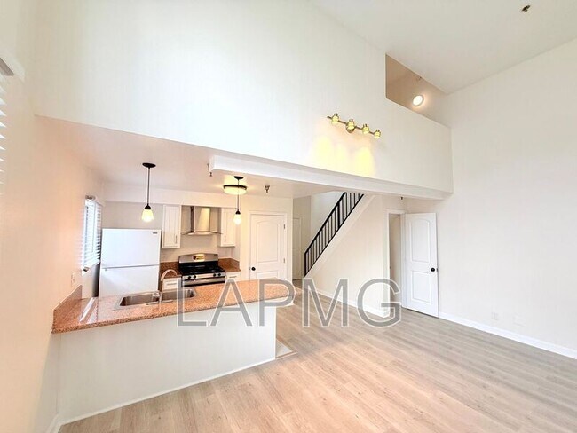 Foto del edificio - 432 N Kingsley Dr