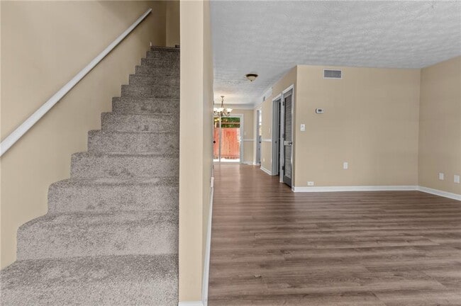 Building Photo - 392 Northdale Ct