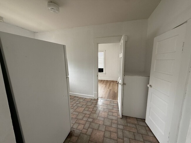 Building Photo - 1 bedroom, 1 bathroom Apartment! AUGUST 2026!