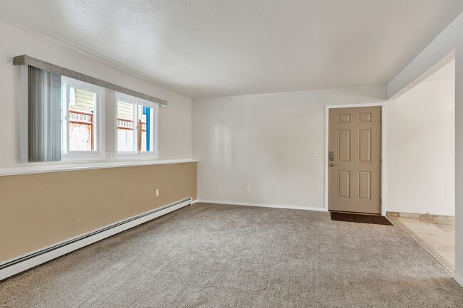 Building Photo - 825 N Park