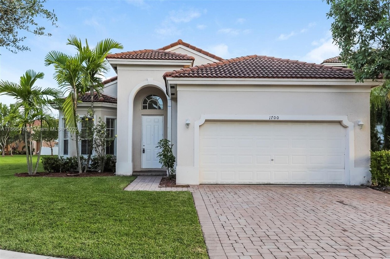 Foto principal - 1700 NE 37th Pl