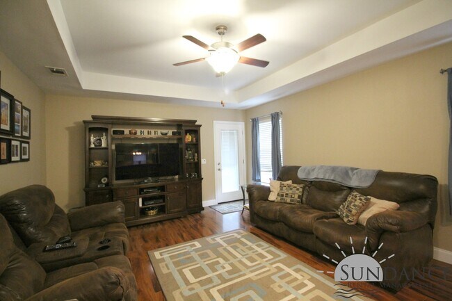 Building Photo - Beautiful 3 Bedroom Home in Niceville!