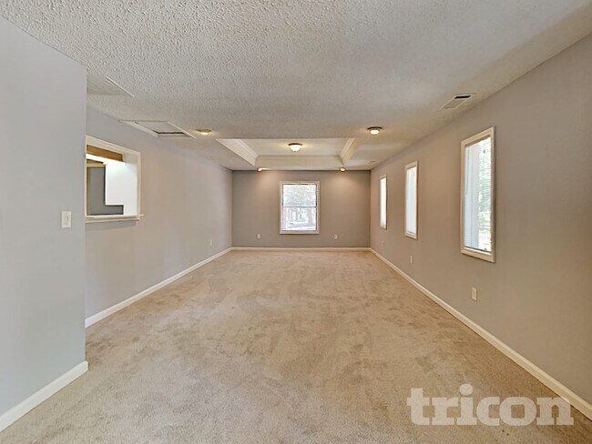 Foto del edificio - 718 Post Rd Ln