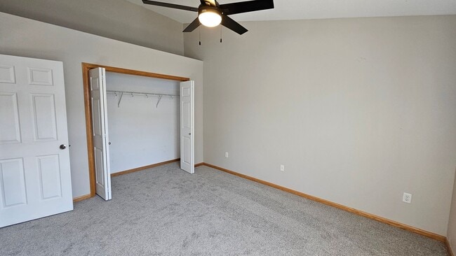 Building Photo - Stylish 3-Story Townhouse in Beautiful Wau...