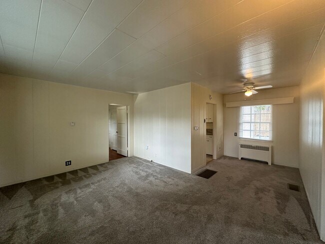 Building Photo - Charming cottage in the heart of Old South...