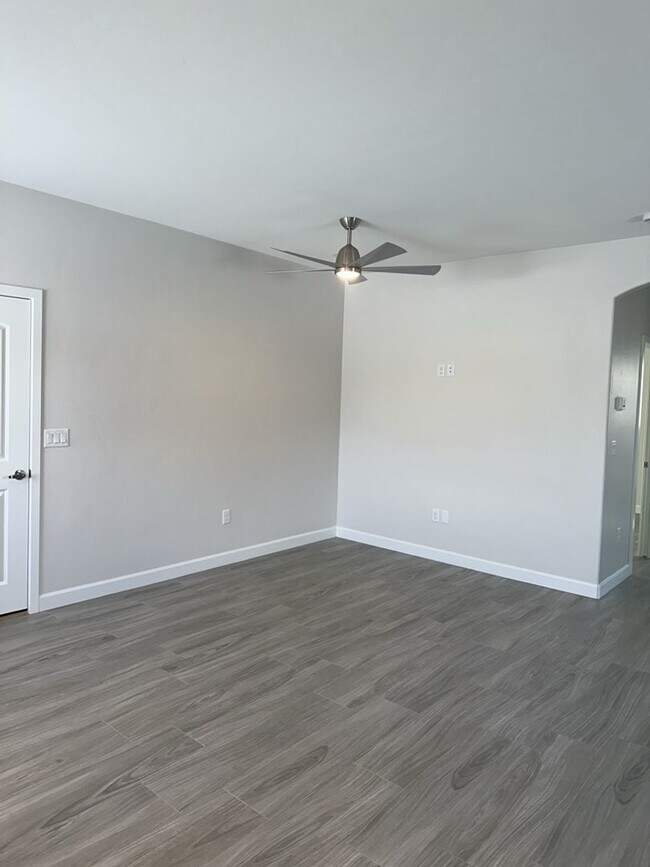 Foto del edificio - Unfurnished Full Time