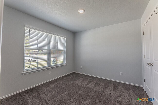Foto del edificio - 1226 LEXINGTON Dr