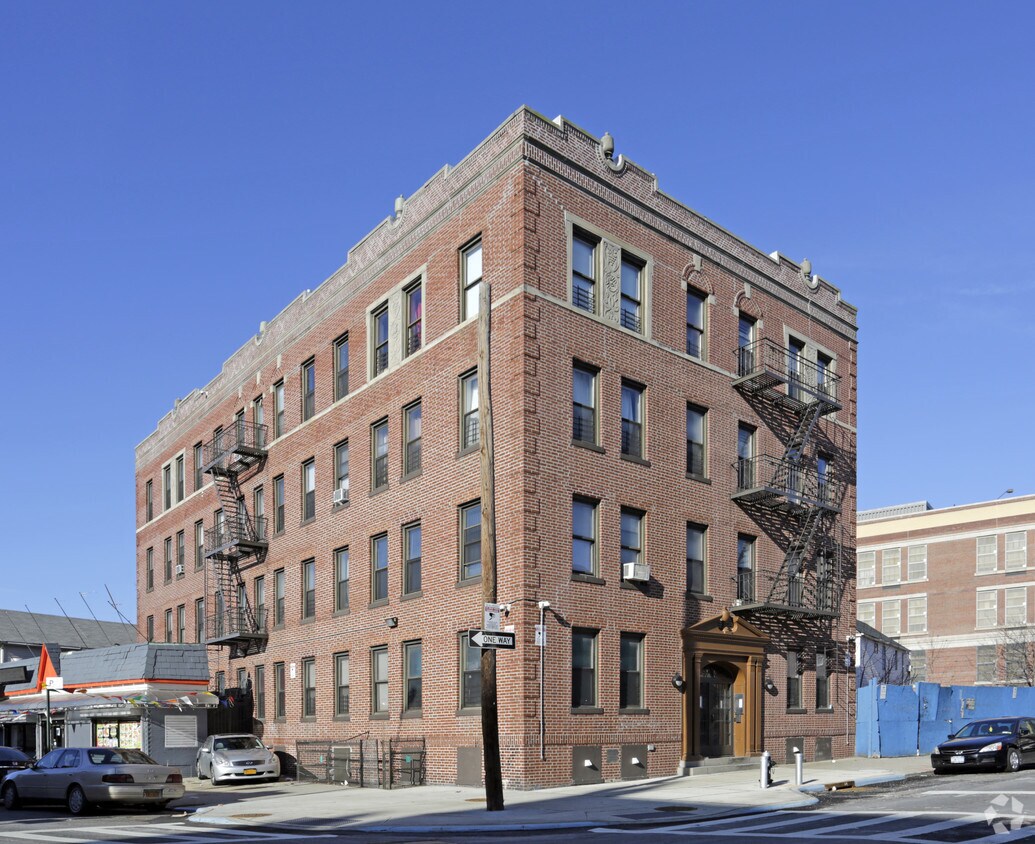 Primary Photo - Midwood Gem