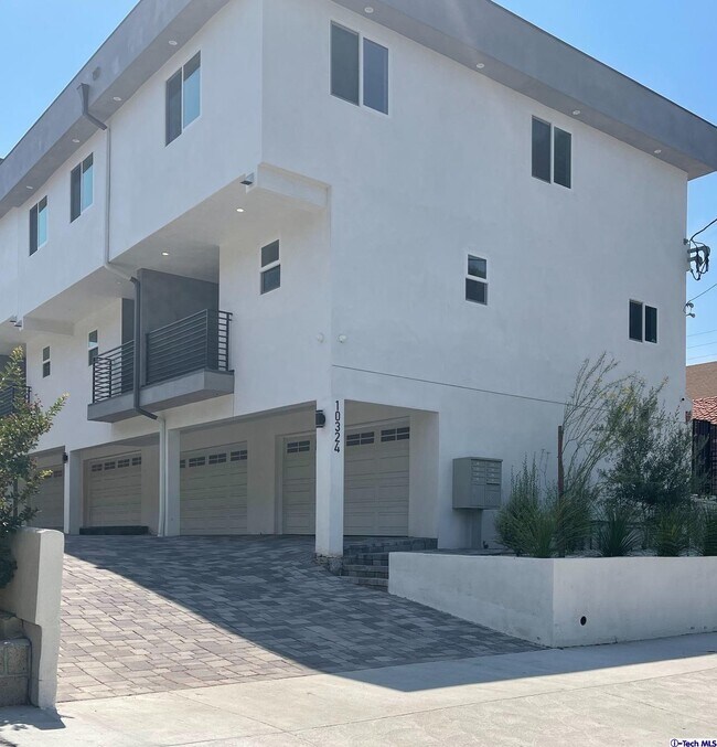 Building Photo - 10324 Mt Gleason Ave