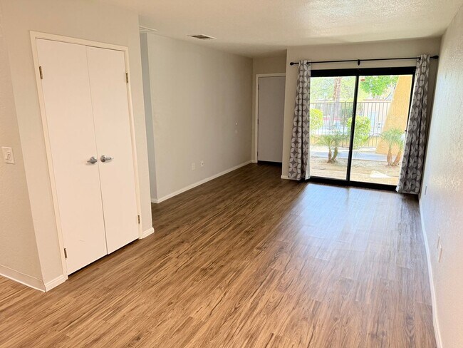 Foto del edificio - Stylishly 1-Bedroom Condo in Palm Springs ...