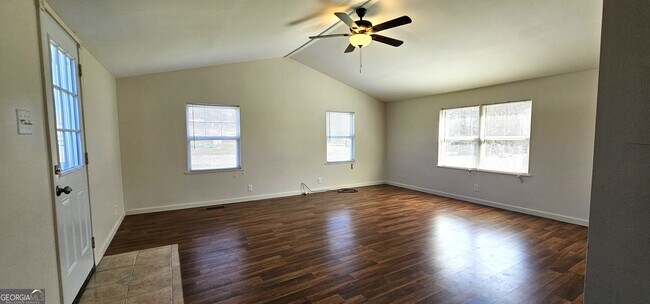 Building Photo - 685 Couch Rd