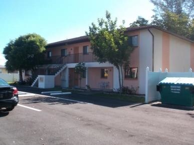 Building Photo - 3109 Santa Barbara Blvd