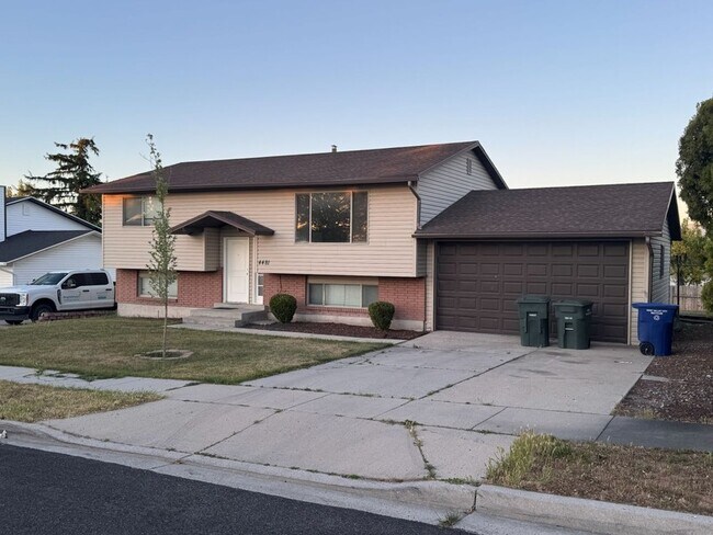 Building Photo - 4481 S Woodgrove Dr
