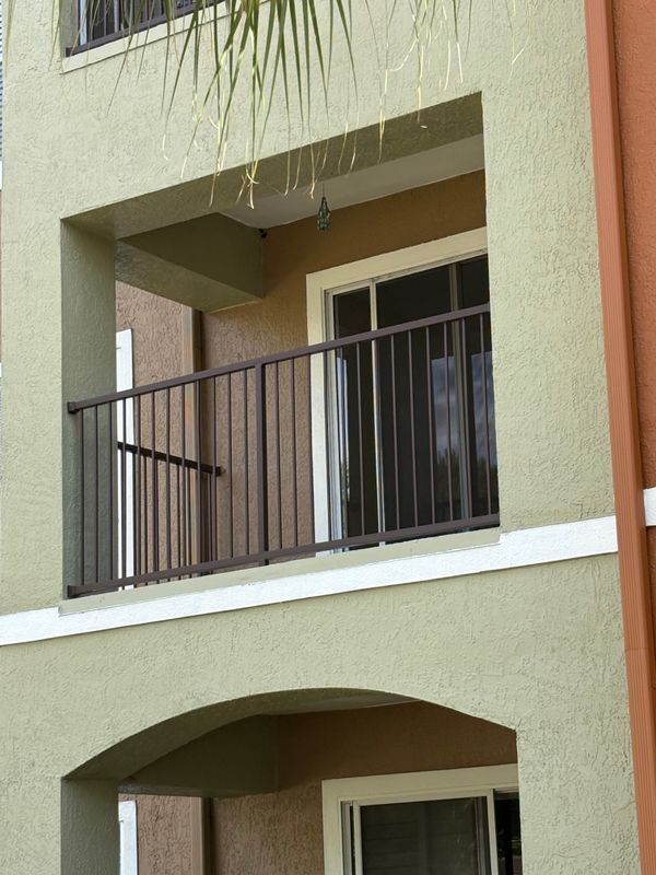 Foto del edificio - 738 Crest Pines Dr