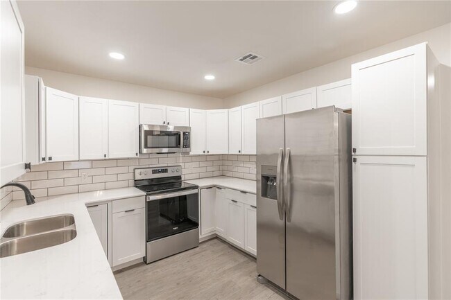 Foto del edificio - 537 Parkhill Cir